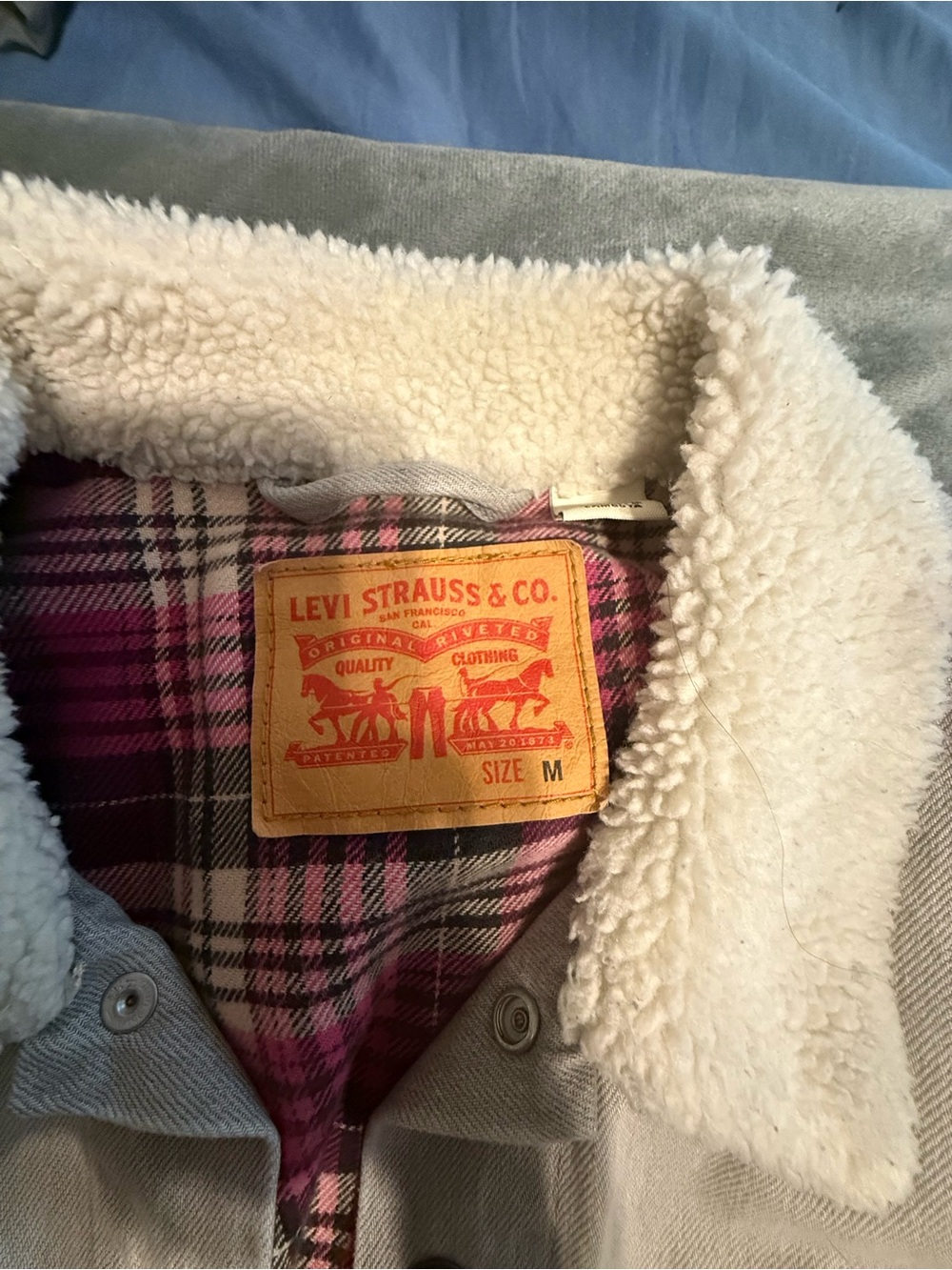 Levi's mens Gray Jacket with Cream Sherpa Collar and Pink Plaid Lining